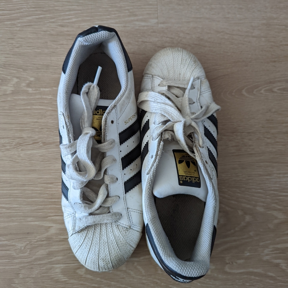 Adidas superstars